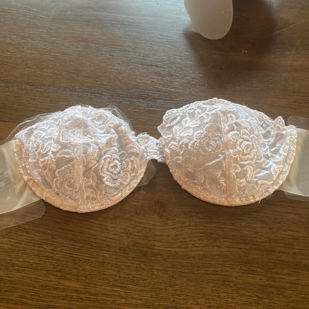 Cute strapless backless gel white bra
